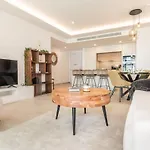 Stylish With Terrace, Pool And Parking Rems Apartment