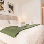 Stylish With Terrace, Pool And Parking Rems Apartment *