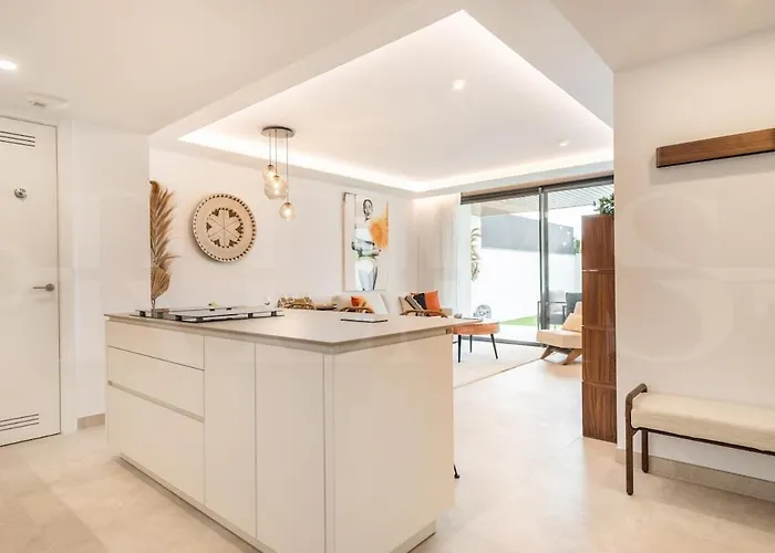 Apartman Stylish With Terrace, Pool And Parking Rems