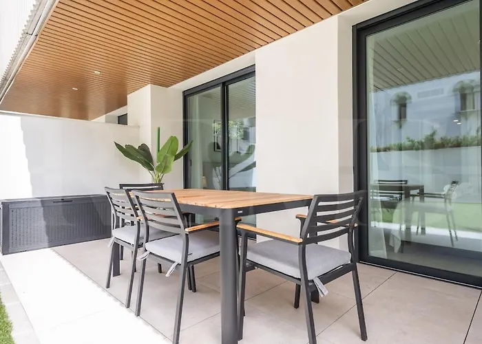 Stylish With Terrace, Pool And Parking Rems *