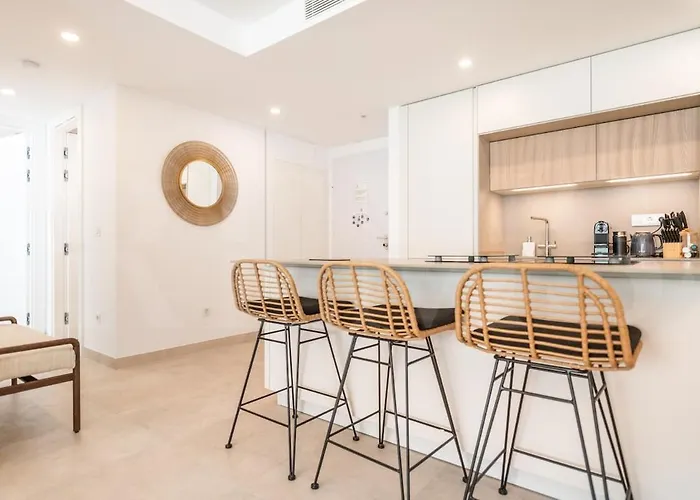 Stylish With Terrace, Pool And Parking Rems