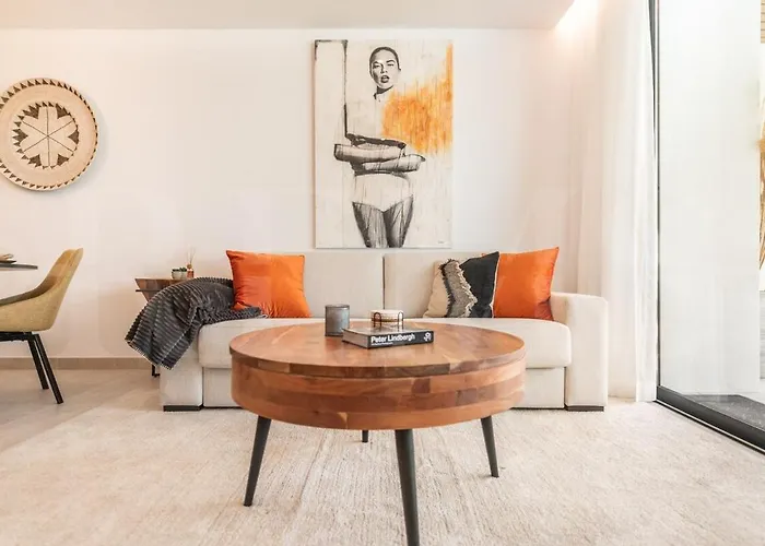 Stylish With Terrace, Pool And Parking Rems Apartman