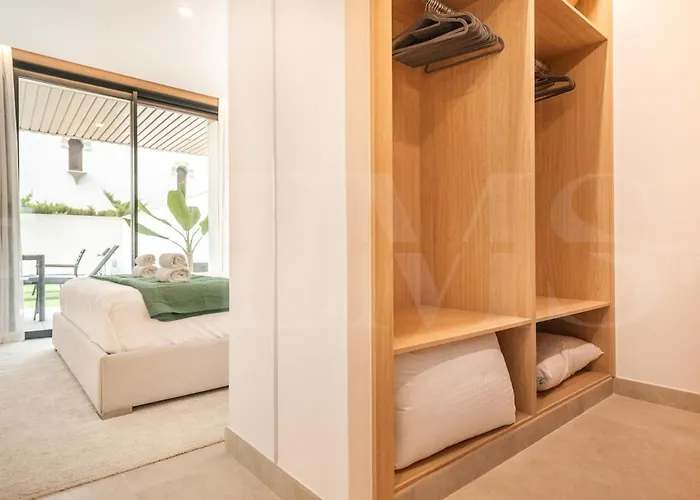 Apartman Stylish With Terrace, Pool And Parking Rems