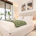 Stylish With Terrace, Pool And Parking Rems 公寓 丰希罗拉