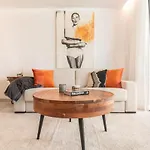 Stylish With Terrace, Pool And Parking Rems 公寓