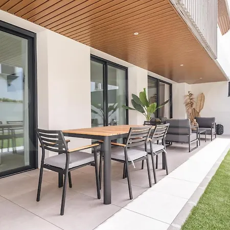 Апартаменты Stylish With Terrace, Pool And Parking Rems