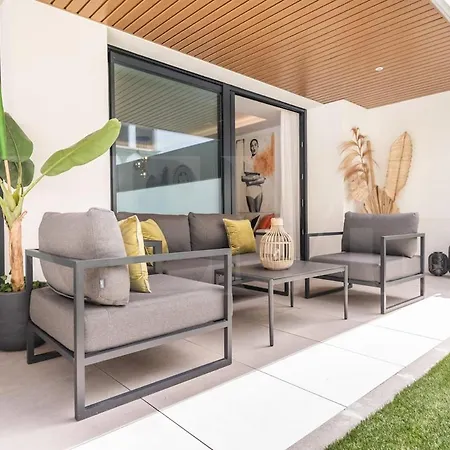 Stylish With Terrace, Pool And Parking Rems Apartman *