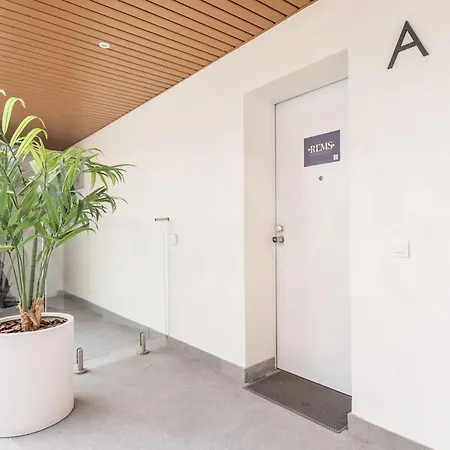 Stylish With Terrace, Pool And Parking Rems * Фуэнхирола