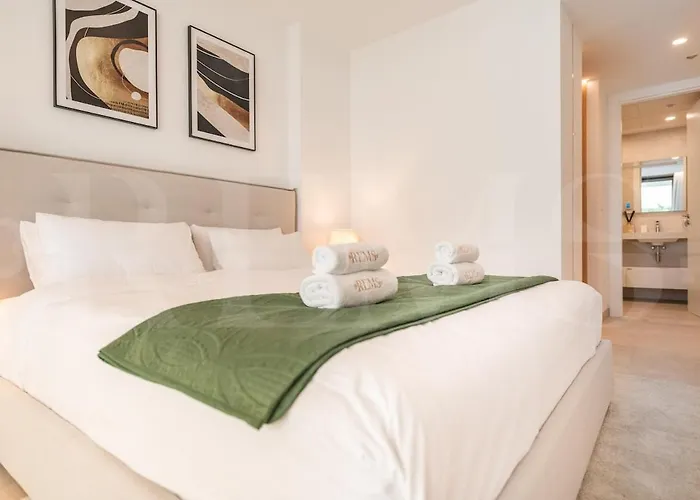 Stylish With Terrace, Pool And Parking Rems Apartment *