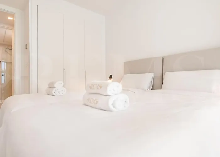 Apartment Stylish With Terrace, Pool And Parking Rems