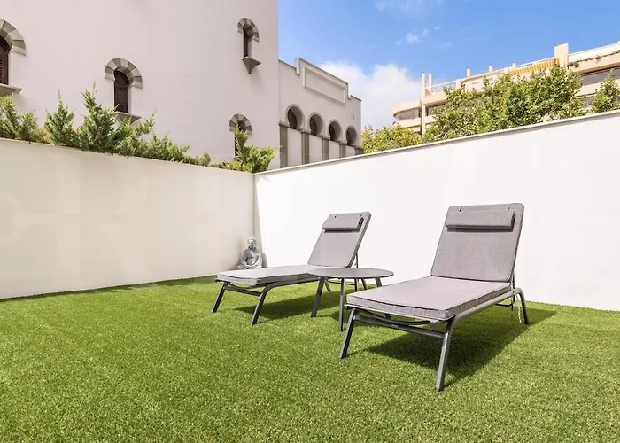 Stylish With Terrace, Pool And Parking Rems *