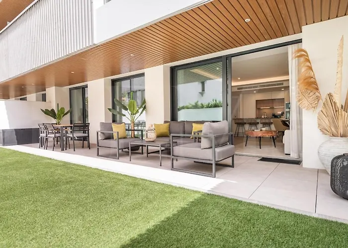 Stylish With Terrace, Pool And Parking Rems Lägenhet *