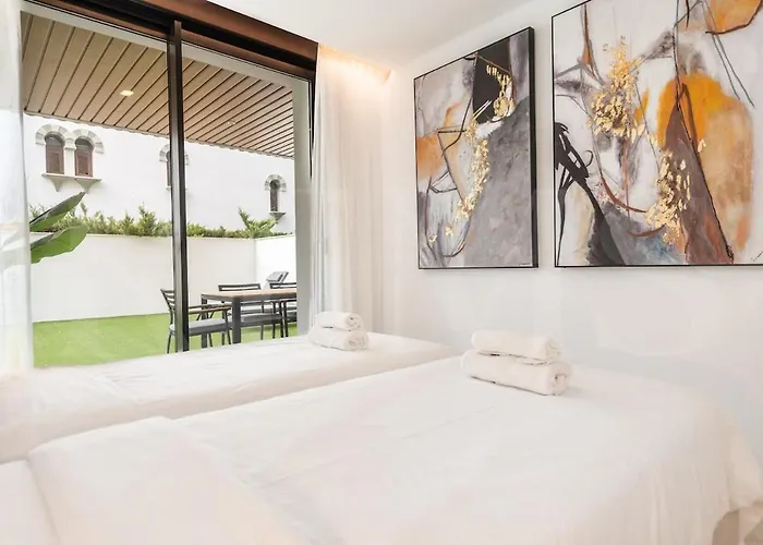 Stylish With Terrace, Pool And Parking Rems Lägenhet *