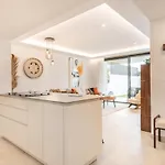 Appartement Stylish With Terrace, Pool And Parking Rems