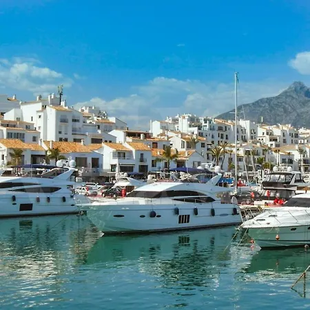 Stylish With Terrace, Pool And Parking Rems *