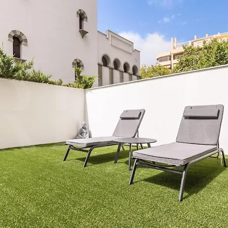 Stylish With Terrace, Pool And Parking Rems *